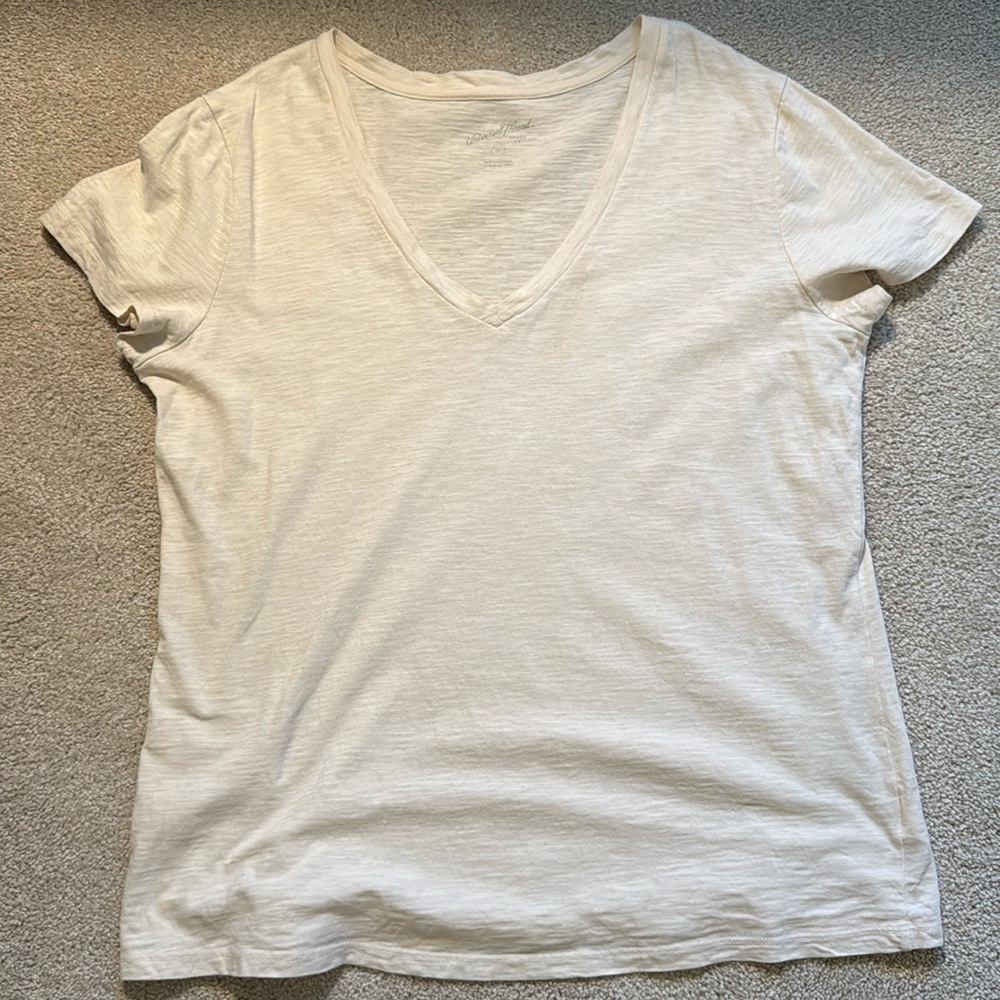 Universal Thread Beige V-Neck T-Shirt Size X-Large